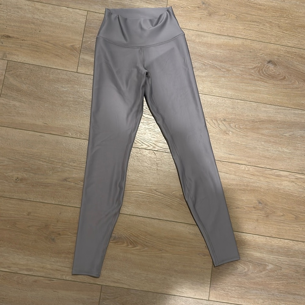 Alo yoga airlift leggings light purple XS.